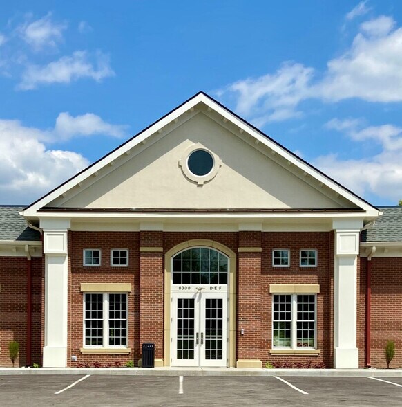 8250 Kenwood Rd, Cincinnati, OH à louer - Photo du bâtiment - Image 2 de 4