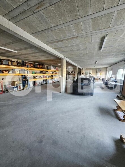 Industrial in Tinqueux for lease - Interior Photo - Image 3 of 6