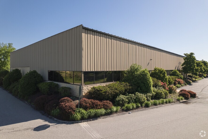 2540 Market St, Aston, PA à louer - Photo du bâtiment - Image 2 de 5