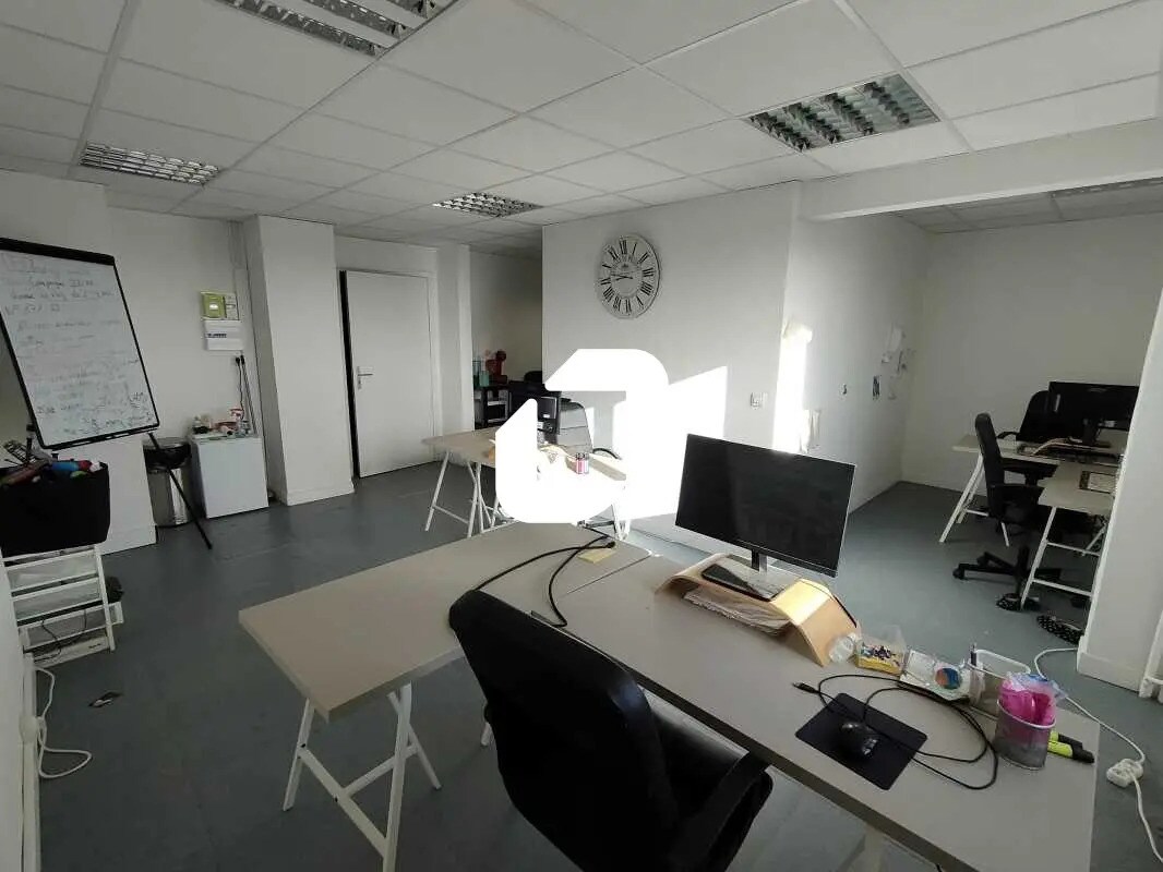 40-42 Rue Gabriel Péri, Le Plessis-Bouchard for lease Interior Photo- Image 1 of 7