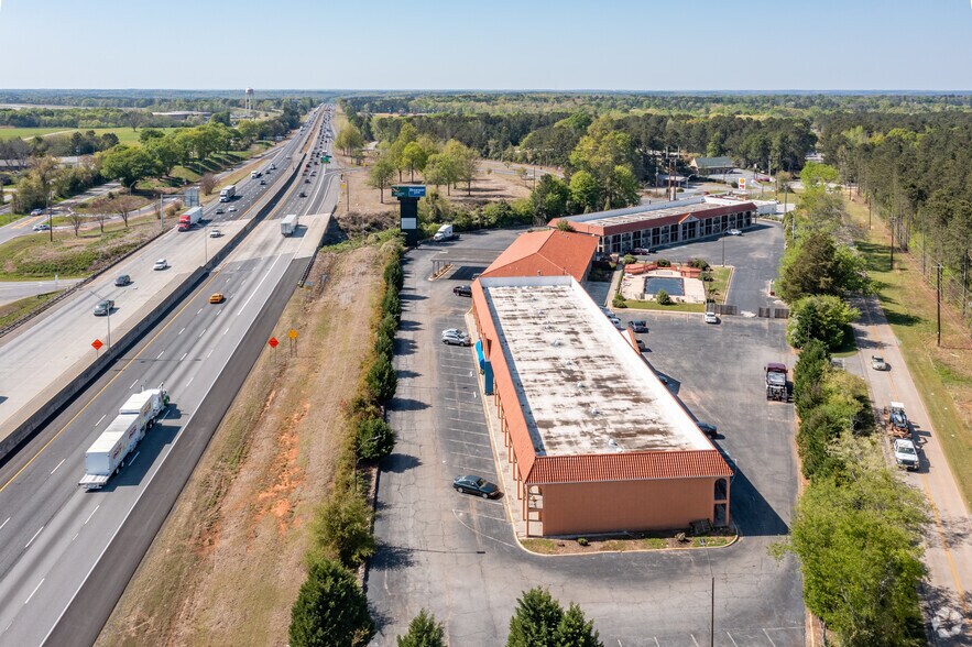 951 GA Highway 42 N, Forsyth, GA à louer - Photo du bâtiment - Image 2 de 3