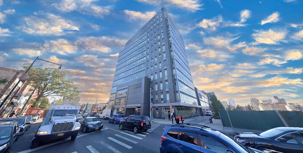 3808 Union St, Flushing, NY à louer - Photo du bâtiment - Image 2 de 9