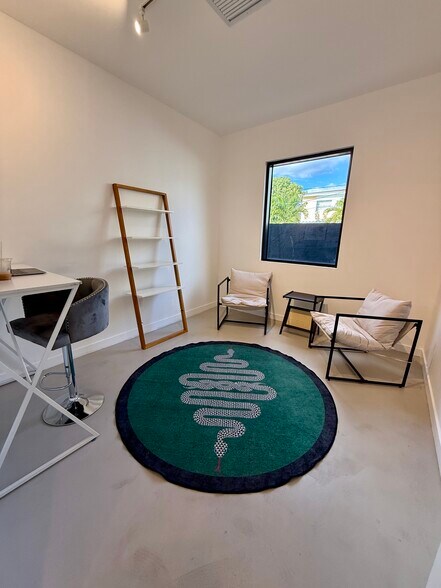 1 NW 62nd St, Miami, FL à louer - Photo du bâtiment - Image 2 de 8