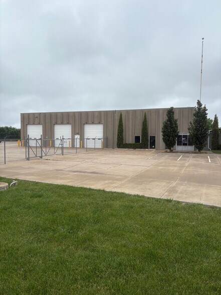 821 E 25th St N, Wichita, KS à vendre - Photo du bâtiment - Image 1 de 7