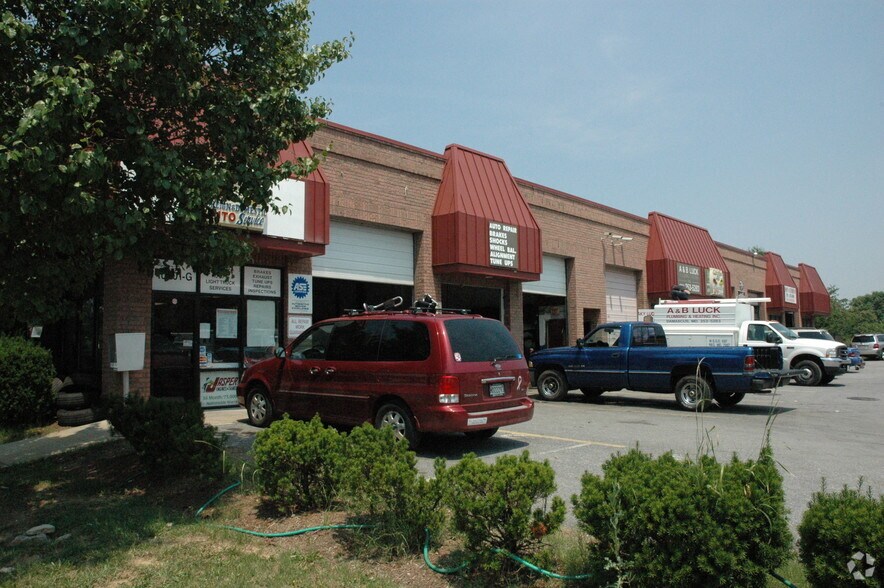 10001 Lewis Dr, Damascus, MD à vendre - Photo du bâtiment - Image 3 de 20