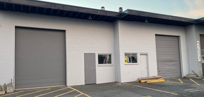 Plus de détails pour 2915-2925 Bridge St, Victoria, BC - Industriel à vendre