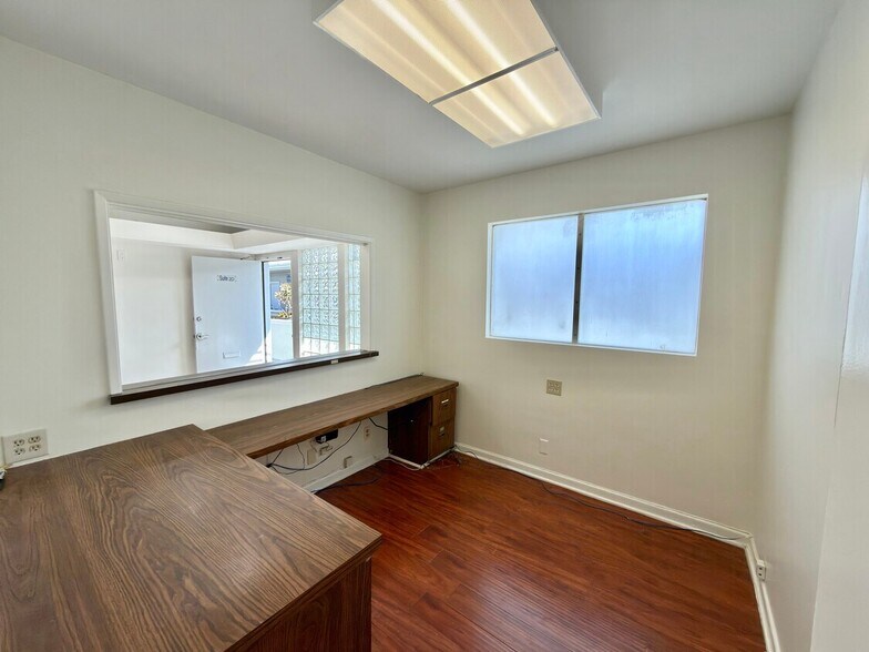 15216 Vanowen St, Van Nuys, CA à louer - Photo intérieure - Image 3 de 7