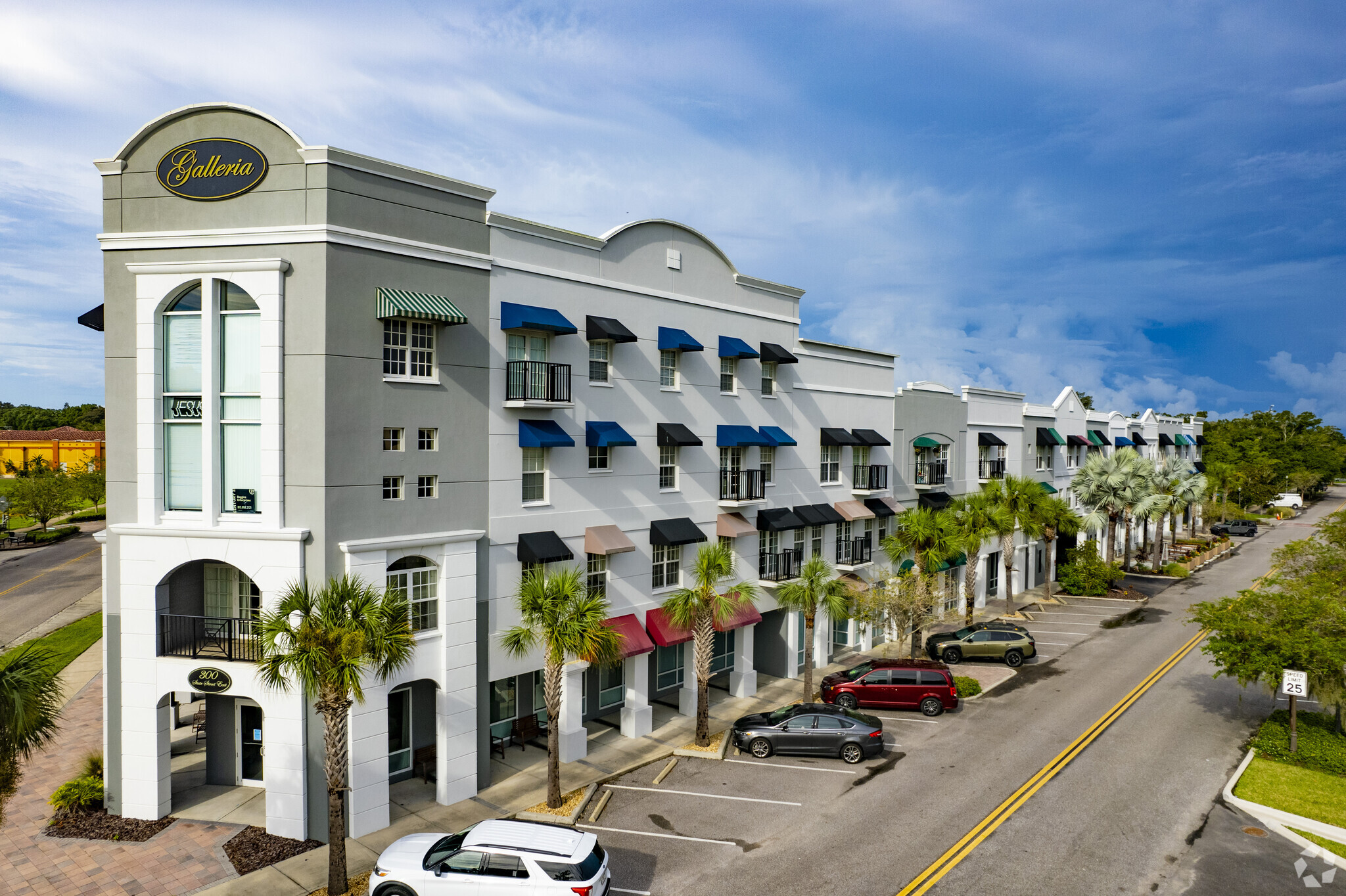 Oldsmar Galleria portfolio of 2 properties for sale on LoopNet.ca Primary Photo- Image 1 of 2