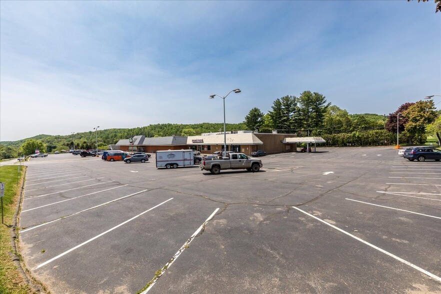 431 Route 513, Califon, NJ for lease - Building Photo - Image 2 of 25