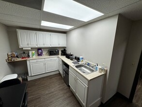 1170 W Kansas St, Liberty, MO for lease Interior Photo- Image 1 of 7