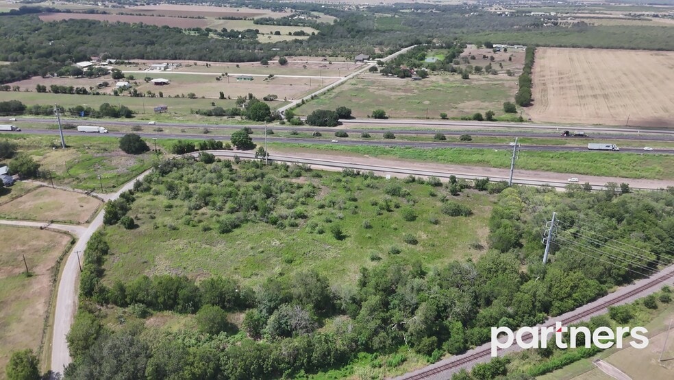 Interstate 10, Seguin, TX à vendre - Vidéo sur l’inscription commerciale - Image 2 de 3