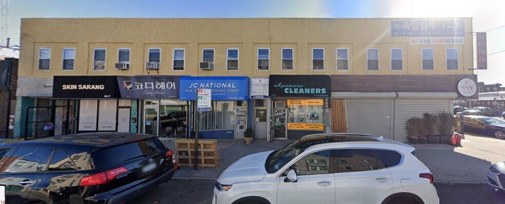 36-15 164th St, Flushing, NY à vendre - Photo du bâtiment - Image 1 de 15