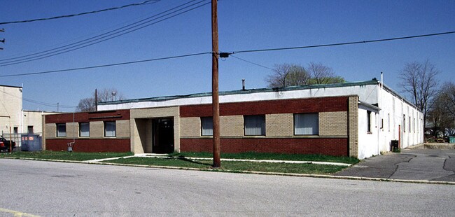 Plus de détails pour 45 E Ranick Dr, Amityville, NY - Industriel à louer