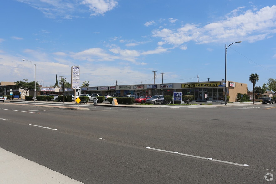 2034-2060 W Lincoln Ave, Anaheim, CA for lease - Primary Photo - Image 1 of 4