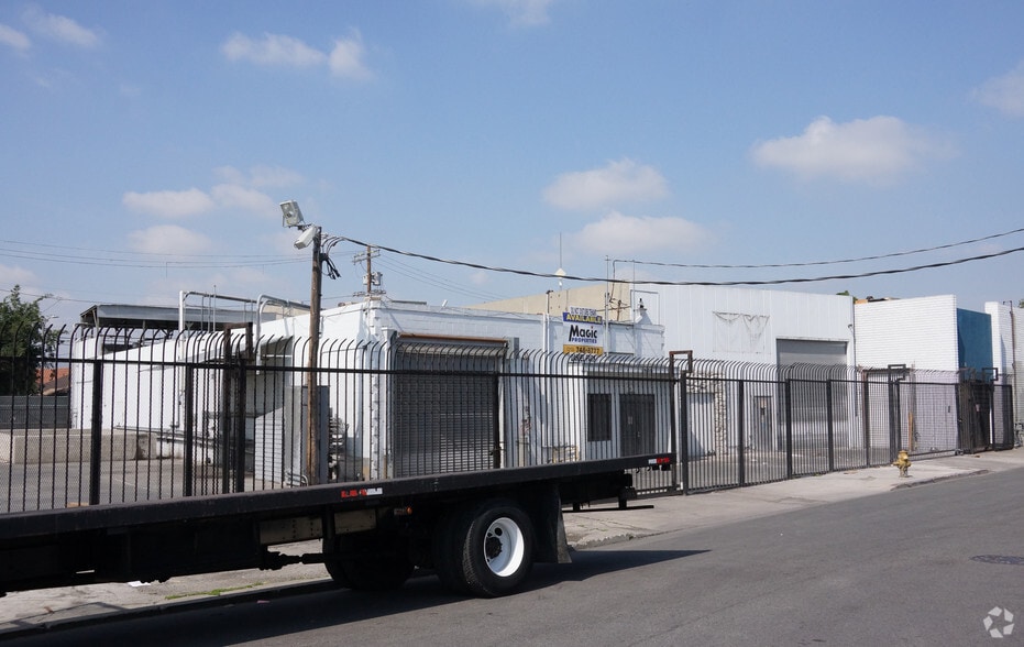 1646 E 23rd St, Los Angeles, CA for sale - Building Photo - Image 2 of 5