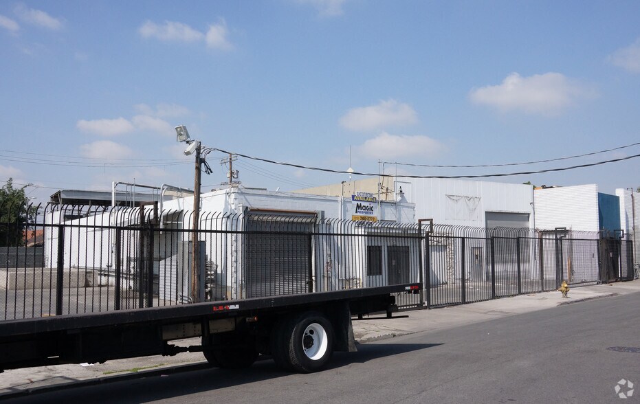 1646 E 23rd St, Los Angeles, CA à vendre - Photo du bâtiment - Image 2 de 5