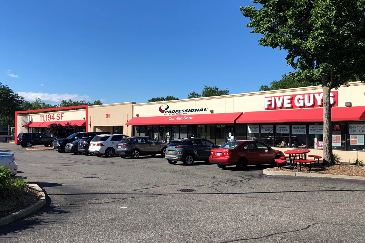 601 Veterans Memorial Hwy, Hauppauge, NY for lease Building Photo- Image 1 of 7