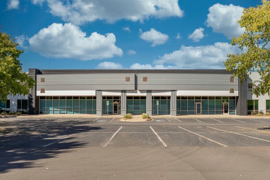 6135 Lakeview Rd, Charlotte, NC for lease - Building Photo - Image 3 of 5