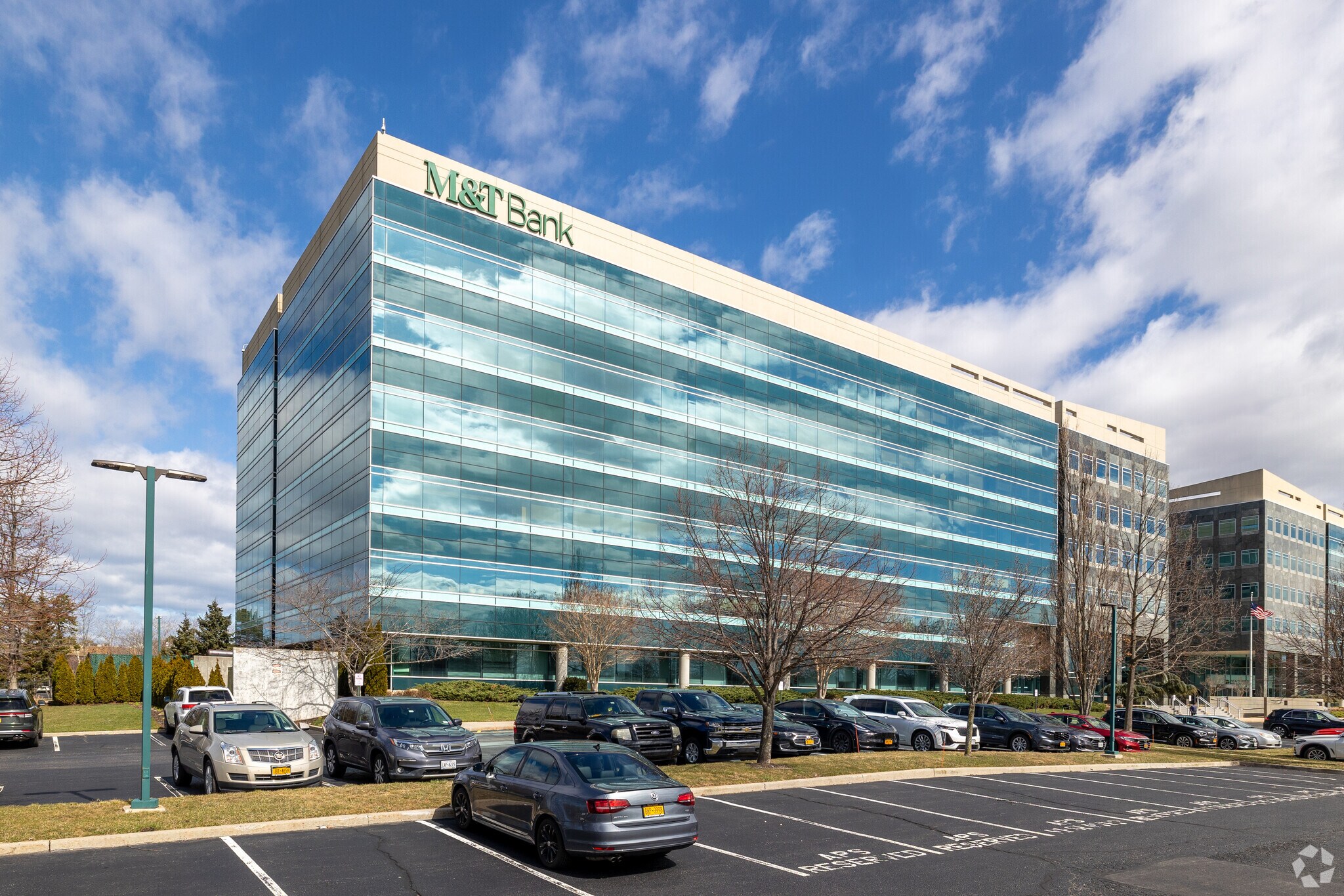 100 Motor Pkwy, Hauppauge, NY à louer Photo du bâtiment- Image 1 de 16