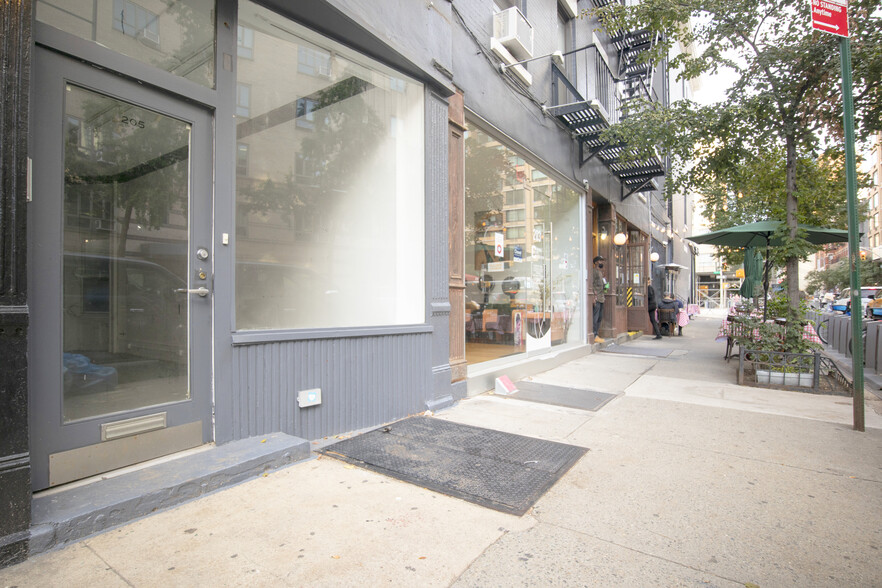 205 W 20th St, New York, NY for sale - Building Photo - Image 3 of 9