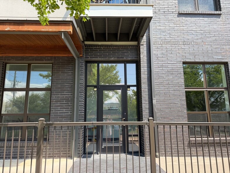 804 Riverfront Pky, Chattanooga, TN for lease - Building Photo - Image 3 of 4