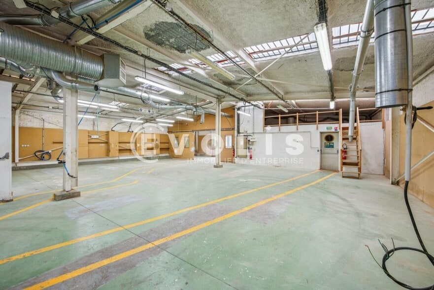 Flex in Verrieres Le Buisson for lease - Interior Photo - Image 3 of 11