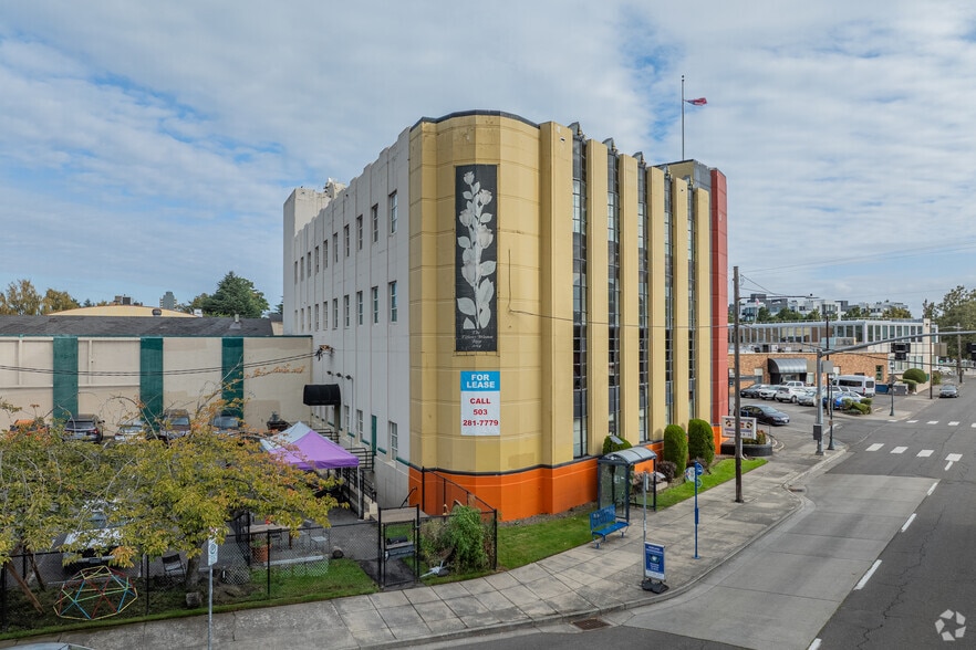 1785 NE Sandy Blvd, Portland, OR for lease - Building Photo - Image 2 of 4