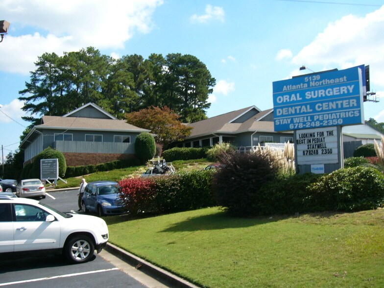 5139 Jimmy Carter Blvd, Norcross, GA à louer - Photo du bâtiment - Image 3 de 18