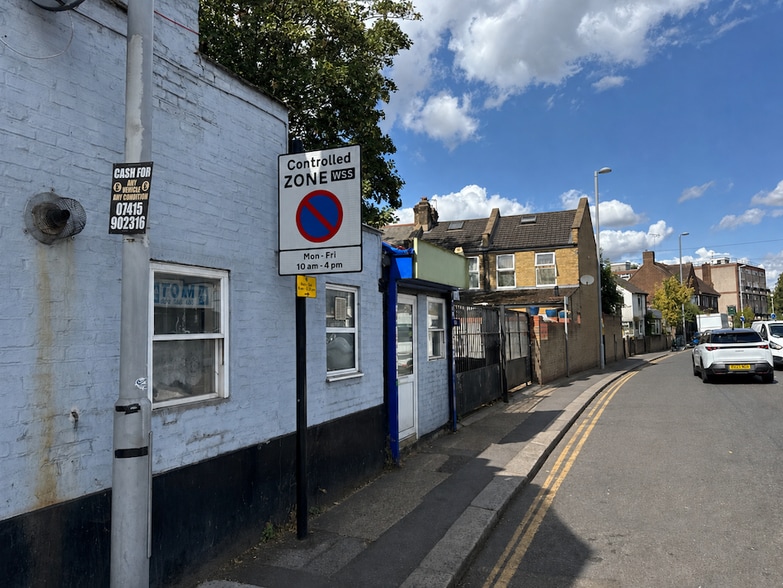 815 Lea Bridge Rd, Londres à vendre - Photo du bâtiment - Image 2 de 9
