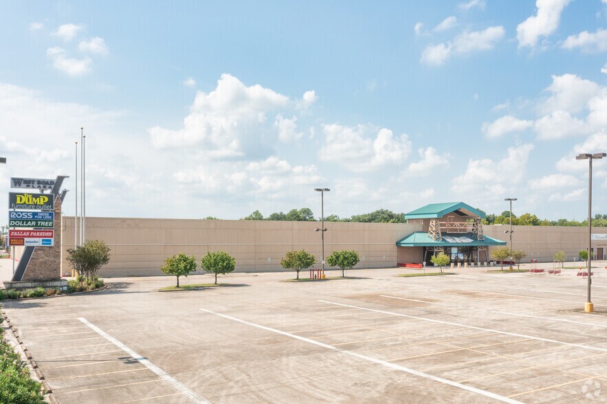 10241 N I-45, Houston, TX à louer - Photo du bâtiment - Image 3 de 11