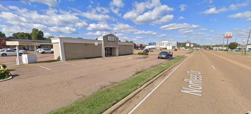 120-144 Norfleet Dr, Senatobia, MS for lease - Building Photo - Image 2 of 7