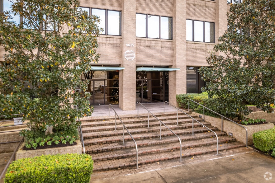 4605-4615 Southwest Fwy, Houston, TX à louer - Photo du bâtiment - Image 3 de 5