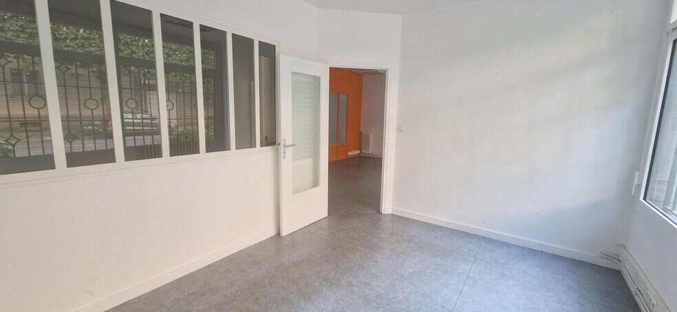 Office in Rennes for lease - Interior Photo - Image 2 of 7