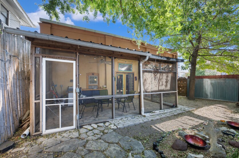 1651 W Woodlawn Dr, San Antonio, TX à vendre - Photo du bâtiment - Image 2 de 27