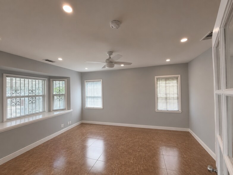 11628-11630 Victory Blvd, North Hollywood, CA à vendre - Photo intérieure - Image 2 de 10