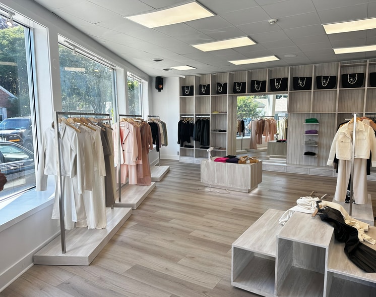 53 The Circle, East Hampton, NY for lease - Interior Photo - Image 3 of 14