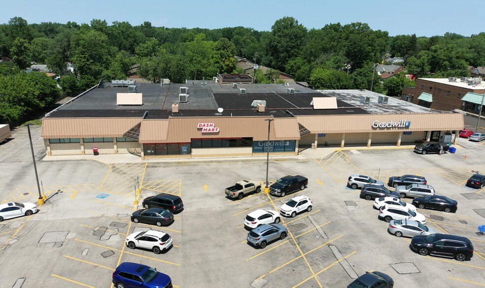 23100 Lorain Rd, North Olmsted, OH à vendre - Photo du bâtiment - Image 2 de 3