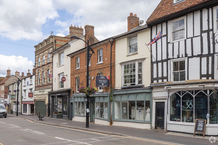 40-42 High St, Newport Pagnell à vendre - Photo du bâtiment - Image 2 de 3