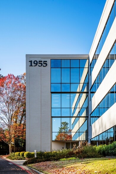 1955 Lake Park Dr SE, Smyrna, GA for lease - Building Photo - Image 3 of 13