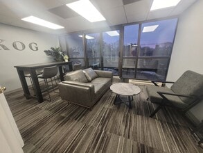 1320 Centre St, Newton, MA à louer Photo intérieure- Image 2 de 13