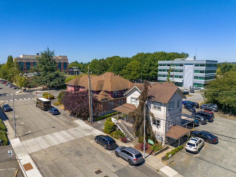 300 & 306 N Commercial/100 Central portefeuille de 2 propriétés à vendre sur LoopNet.ca - Photo du bâtiment - Image 2 de 4