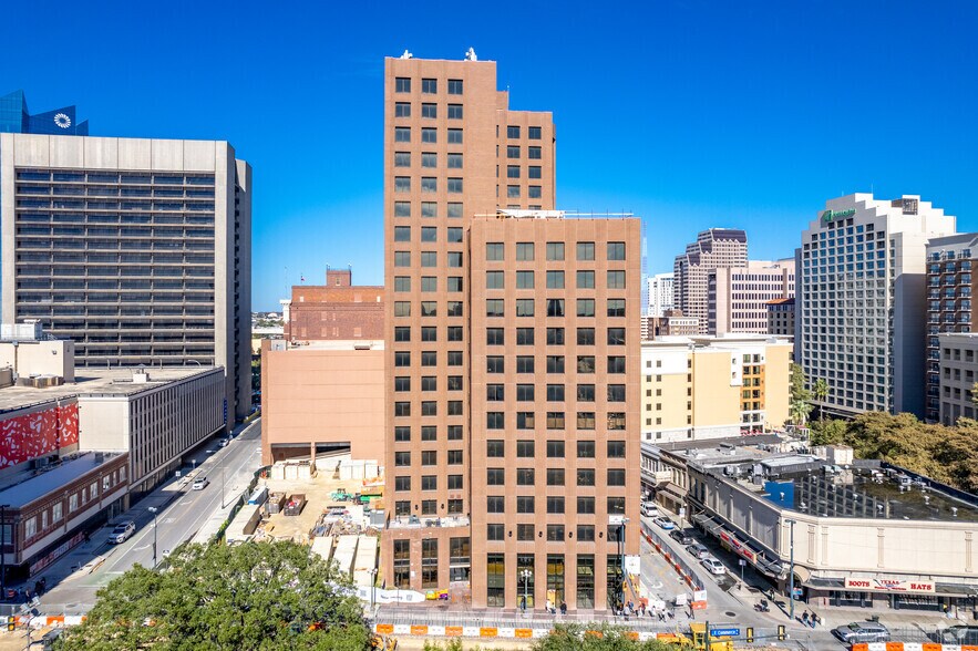 111 Soledad St, San Antonio, TX à louer - Photo du bâtiment - Image 3 de 11