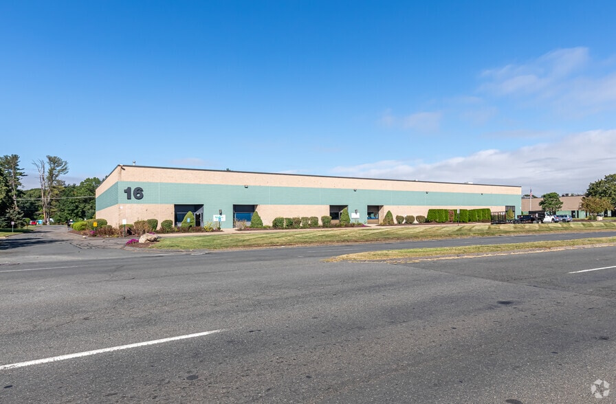 16 International Dr, East Granby, CT for lease - Building Photo - Image 2 of 8