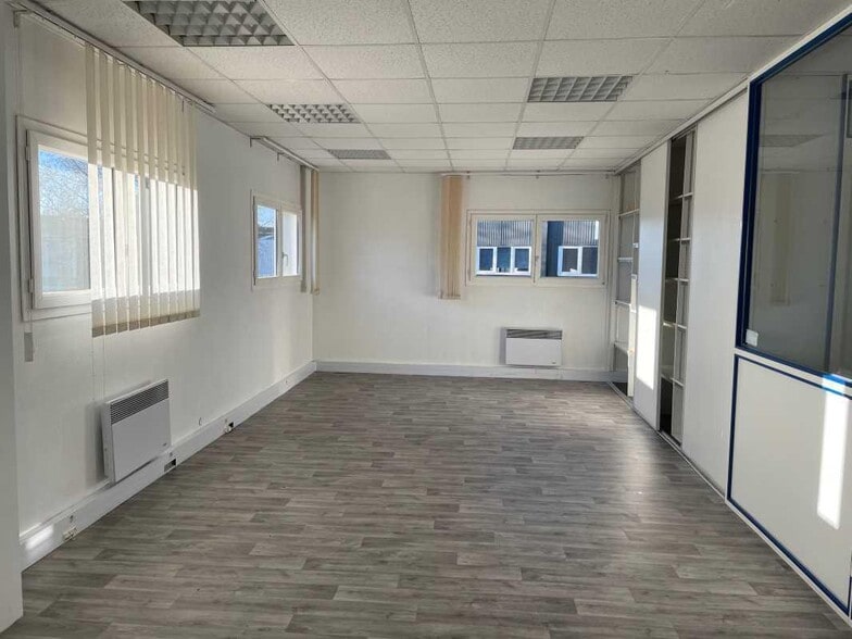 Bureau dans Le Petit-Quevilly à louer - Photo intérieure - Image 1 de 8