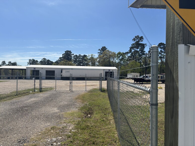 13046 Highway 105 E, Conroe, TX for lease - Building Photo - Image 3 of 14