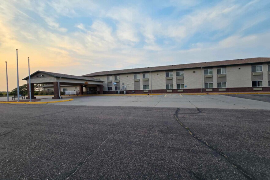 748 E 12th St, Imperial, NE à vendre - Photo du bâtiment - Image 3 de 38