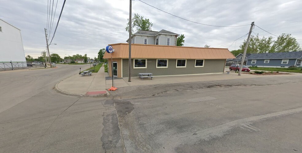 1100 1st St SW, Cedar Rapids, IA for lease - Building Photo - Image 1 of 12