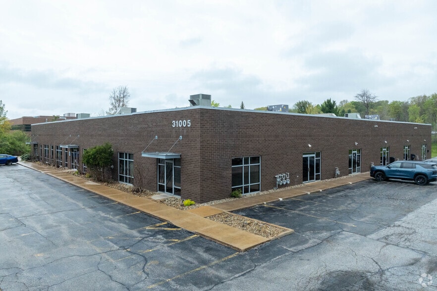 31005 Bainbridge Rd, Solon, OH for lease - Primary Photo - Image 1 of 5