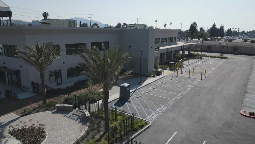 25258 Redlands Blvd, Loma Linda, CA à louer - Vidéo sur l’inscription commerciale - Image 3 de 52