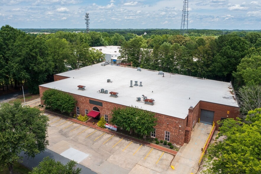 11135 Monroe Rd, Matthews, NC for lease - Building Photo - Image 1 of 13